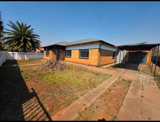 4 BEDROOM HOUSE FOR SALE IN CLAYVILLE EAST